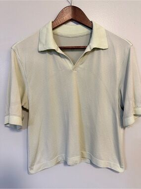 Lululemon size 6 Women’s quick dry tennis crop short sleeve Kohlrabi light green